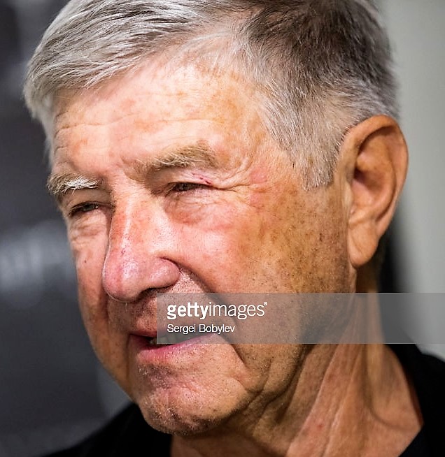 gettyimages-959103514-1024x1024 (2) MOSCOW, RUSSIA - MAY 16, 2018: Soviet, Austrian and German artist, sculptor Vadim Kosmatschof at the opening of an exhibition of his works titled "Vadim Kosmatschof: Breathing Sculpture" at Moscow's State Tretyakov Gallery. Sergei Bobylev/TASS (Photo by Sergei BobylevTASS via Getty Images)